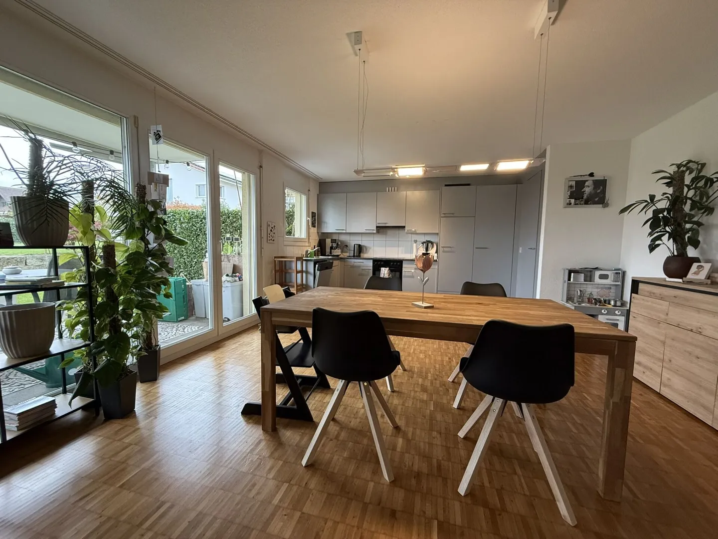 Appartement familial de 4 1/2 pièces au rez-de-chaussée - Photo 2 sur 9