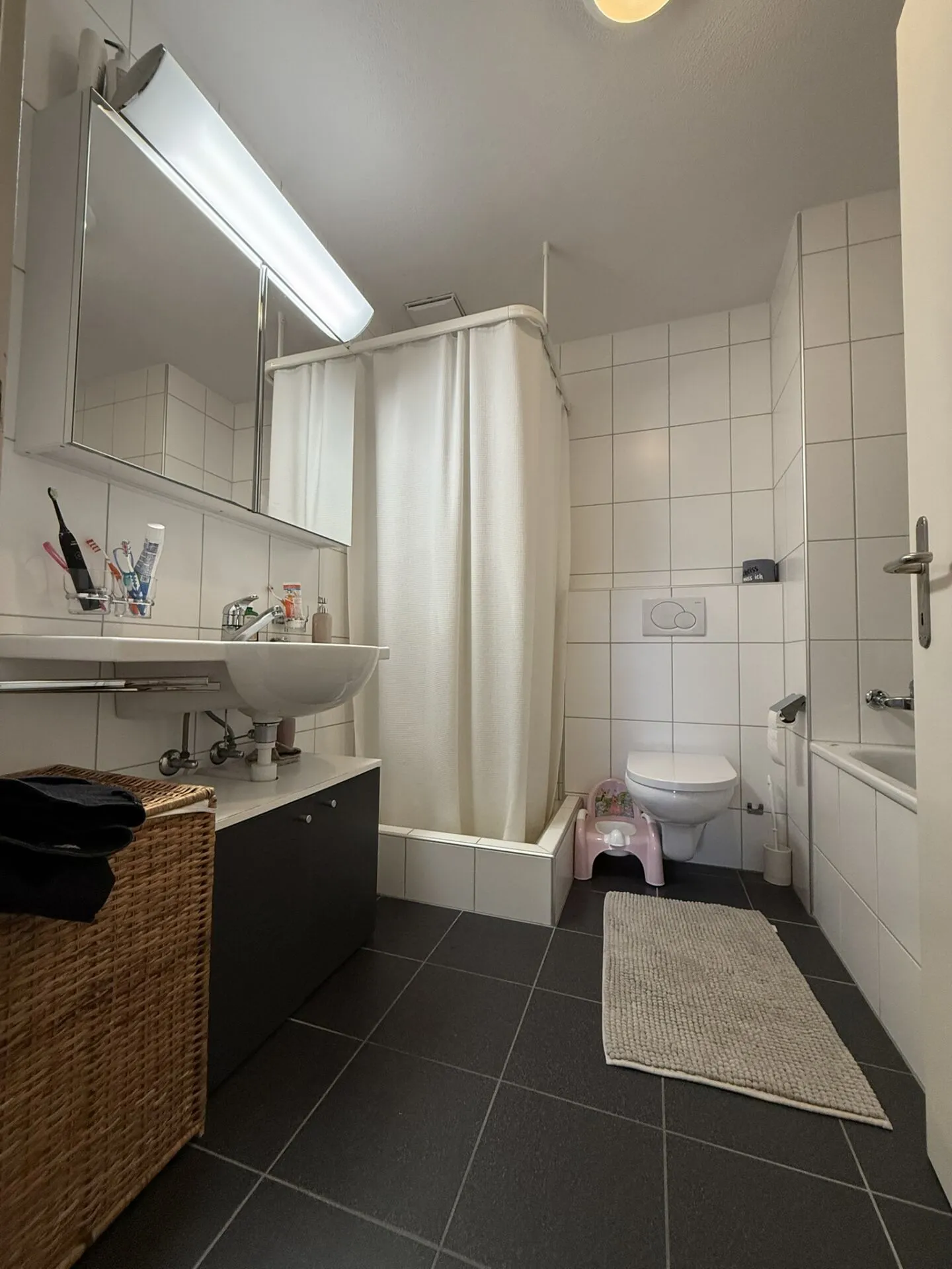 Appartement familial de 4 1/2 pièces au rez-de-chaussée - Photo 3 sur 9