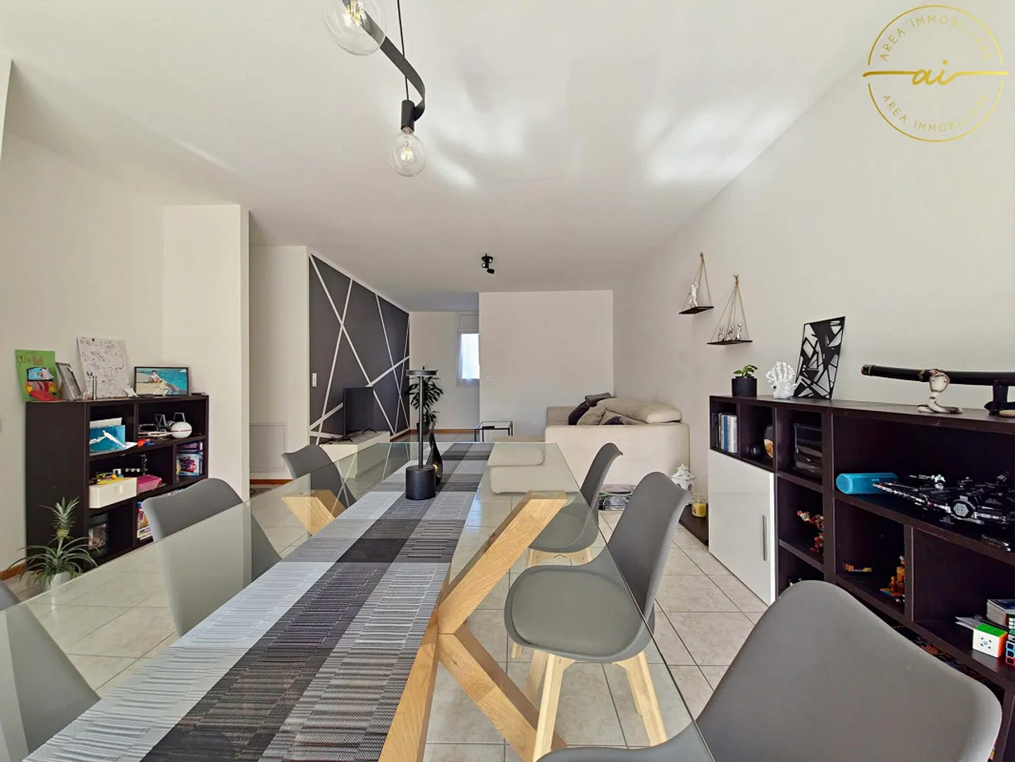 GERÄUMIGE UND HELLER 4.5-ZIMMER-WOHNUNG MIT BALKON - Foto 1 von 10