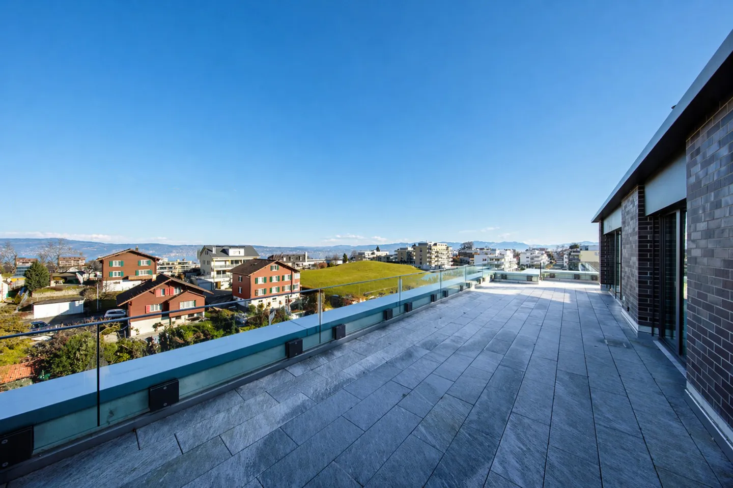 Vivre au-dessus des toits de Wilen près de Wollerau SZ - Photo 3 sur 17