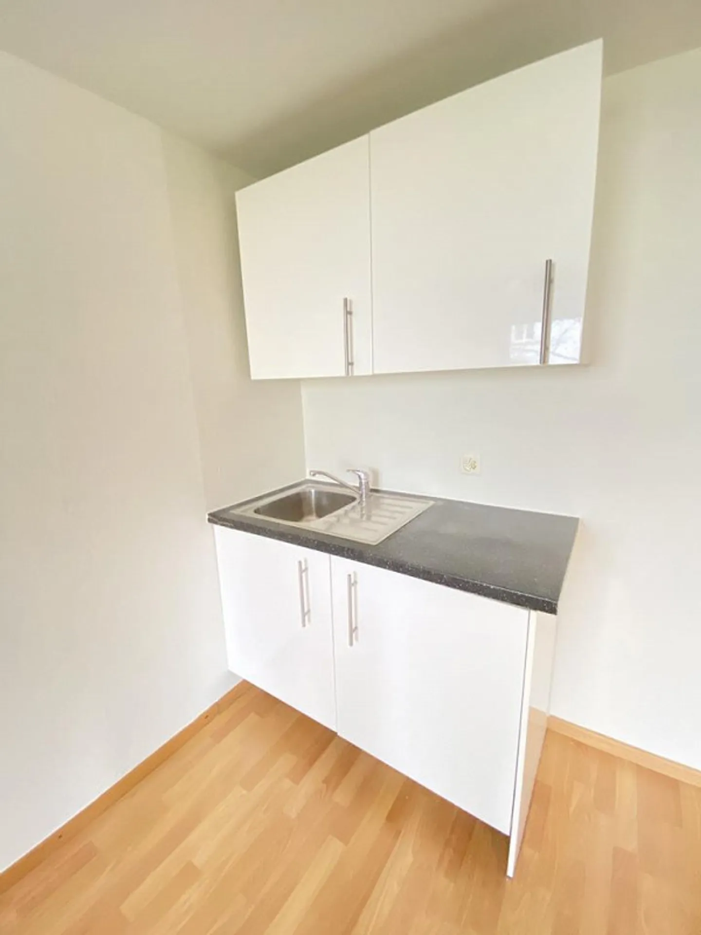 Spazioso studio al piano terra - Foto 4 di 8