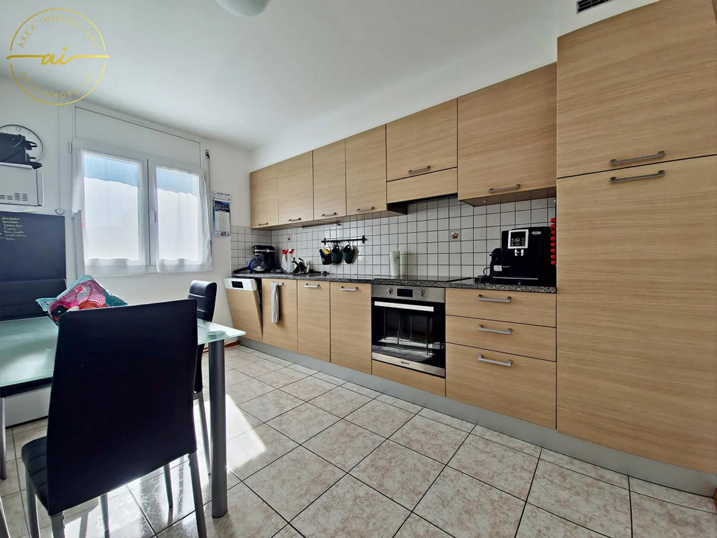 GERÄUMIGE UND HELLER 4.5-ZIMMER-WOHNUNG MIT BALKON - Foto 6 von 10