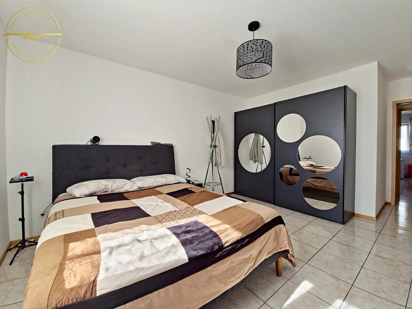 GERÄUMIGE UND HELLER 4.5-ZIMMER-WOHNUNG MIT BALKON - Foto 8 von 10