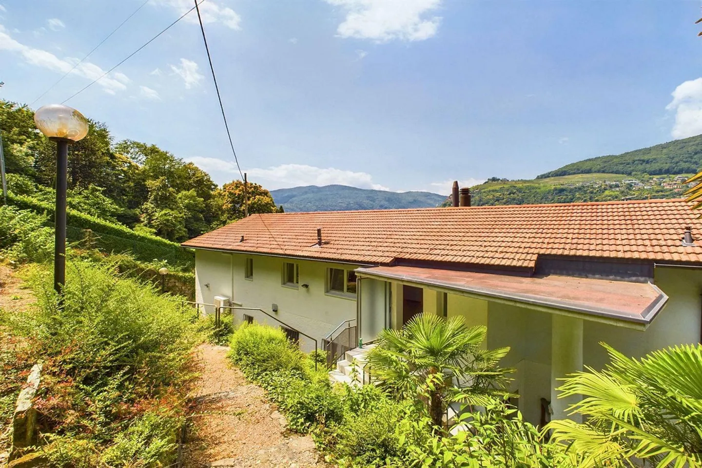 Large beautiful lakeside property in Brusino Arsizio - Photo 14 of 23