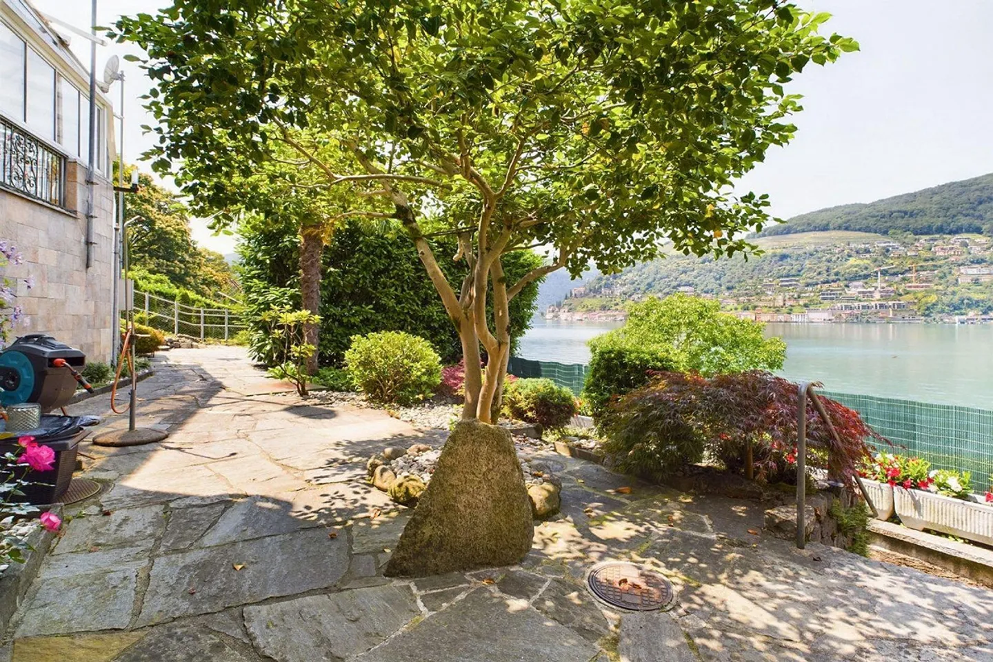 Large beautiful lakeside property in Brusino Arsizio - Photo 15 of 23