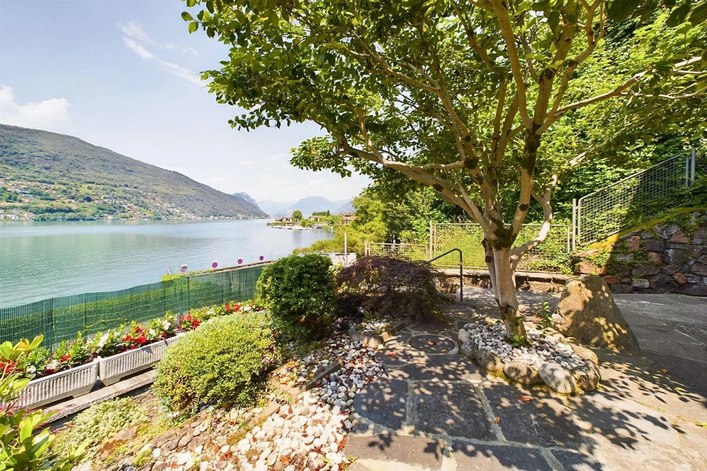 Large beautiful lakeside property in Brusino Arsizio - Photo 16 of 23