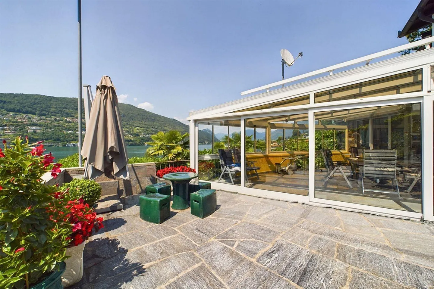 Large beautiful lakeside property in Brusino Arsizio - Photo 17 of 23