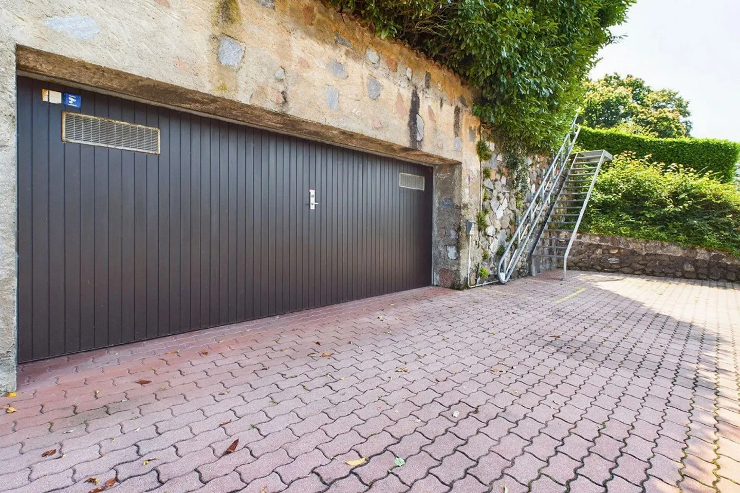 Large beautiful lakeside property in Brusino Arsizio - Photo 18 of 23