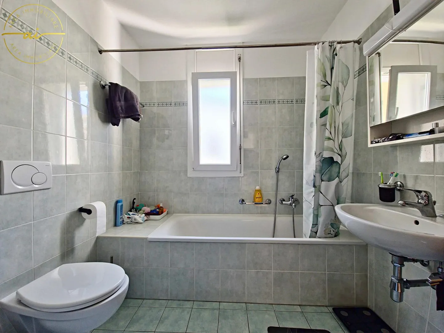 GERÄUMIGE UND HELLER 4.5-ZIMMER-WOHNUNG MIT BALKON - Foto 10 von 10