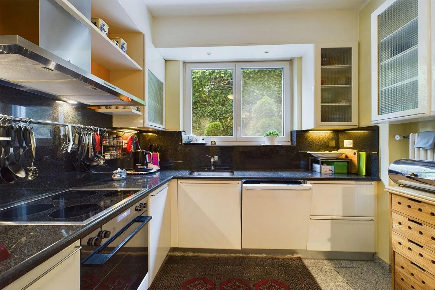 Large beautiful lakeside property in Brusino Arsizio - Photo 22 of 23