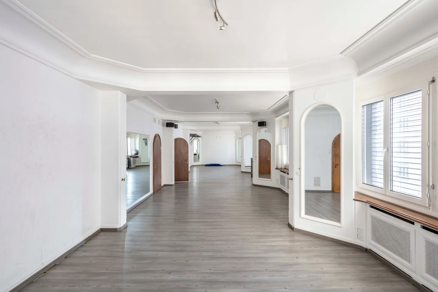 Shared Office in a Central Location in Zurich District 4 – 50–75 m², limited until 30.09.2027 - Photo 4 of 7