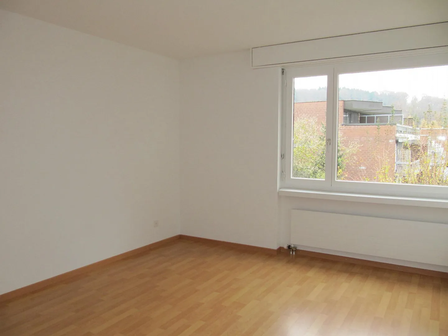 Helle 4.5 Zimmer Wohnung mit Cheminée und Balkon - Foto 6 von 16