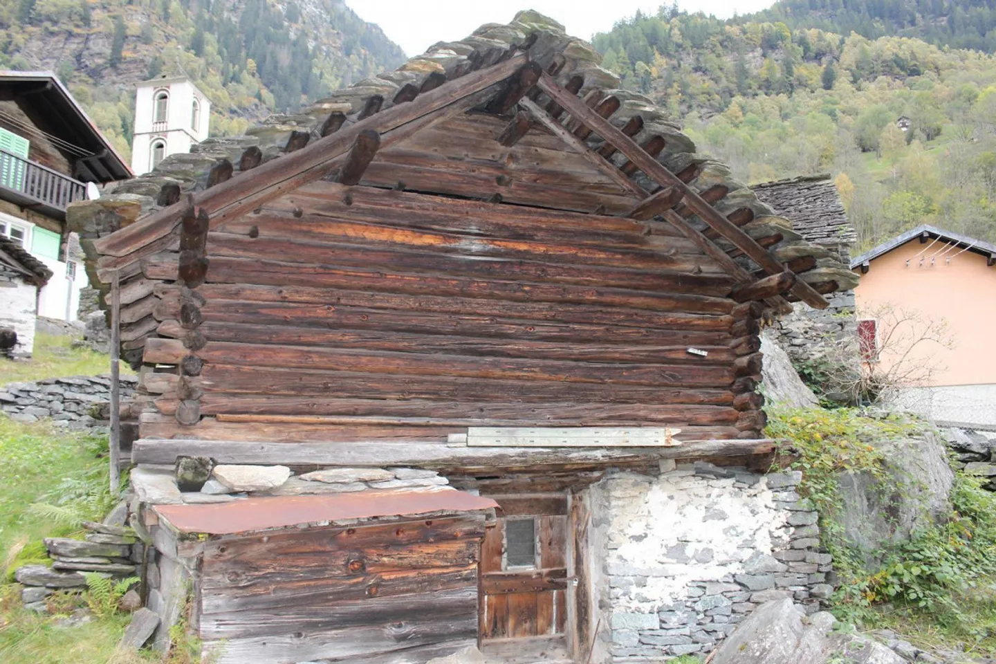 Rustico da riattare con giardino - Foto 1 di 12