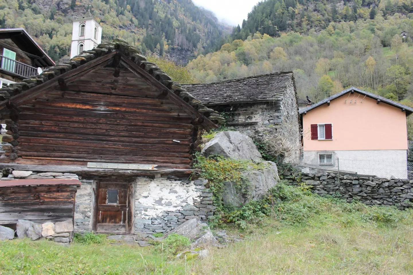 Rustico da riattare con giardino - Foto 2 di 12