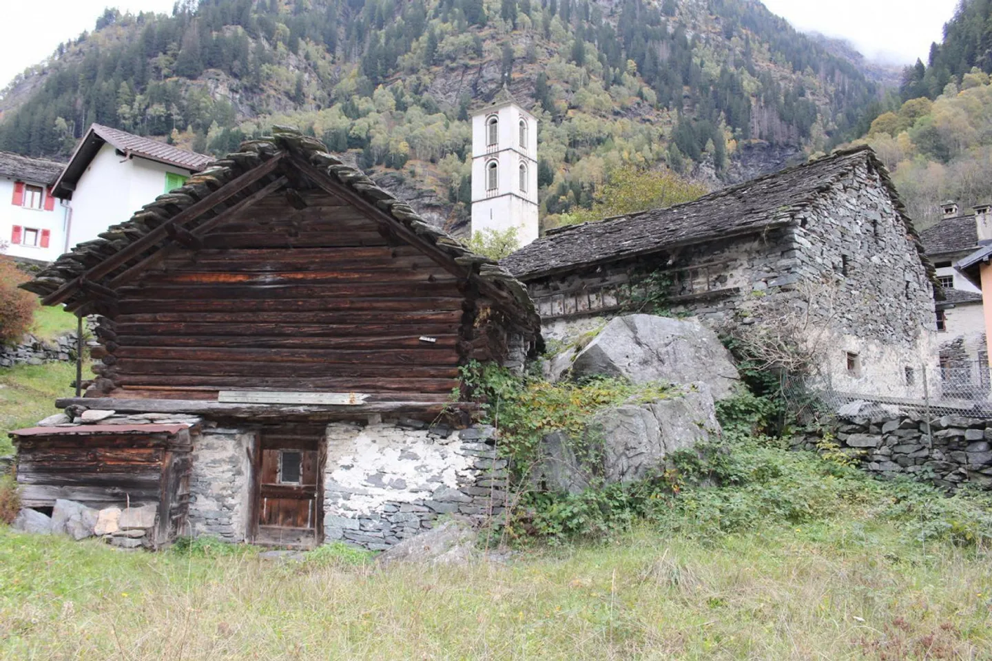 Rustico da riattare con giardino - Foto 3 di 12