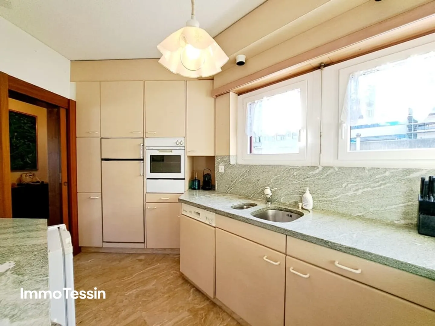 OPPORTUNITÉ : Appartement de luxe dans un emplacement privilégié avec piscine et vue sur le lac de Lugano - Photo 12 sur 13