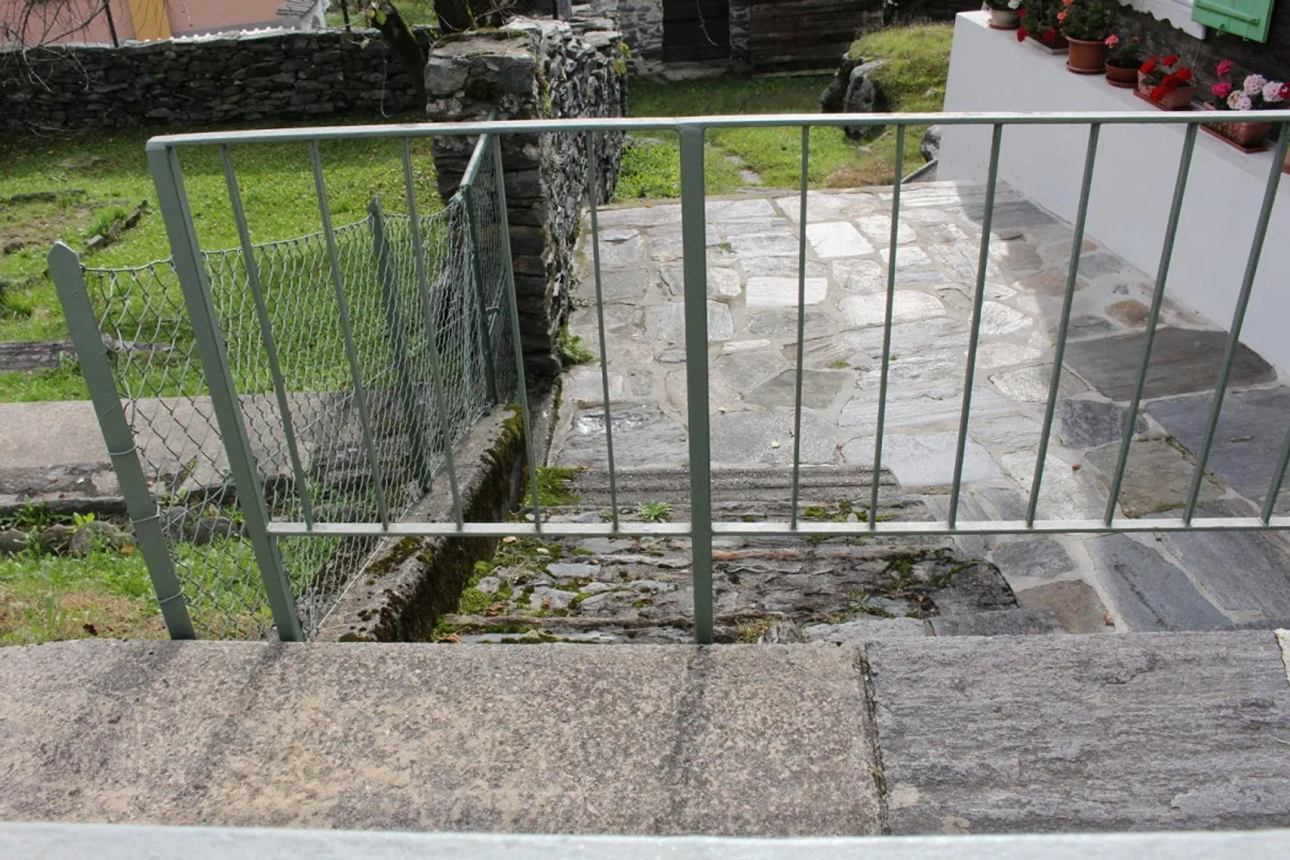 Rustico da riattare con giardino - Foto 10 di 12