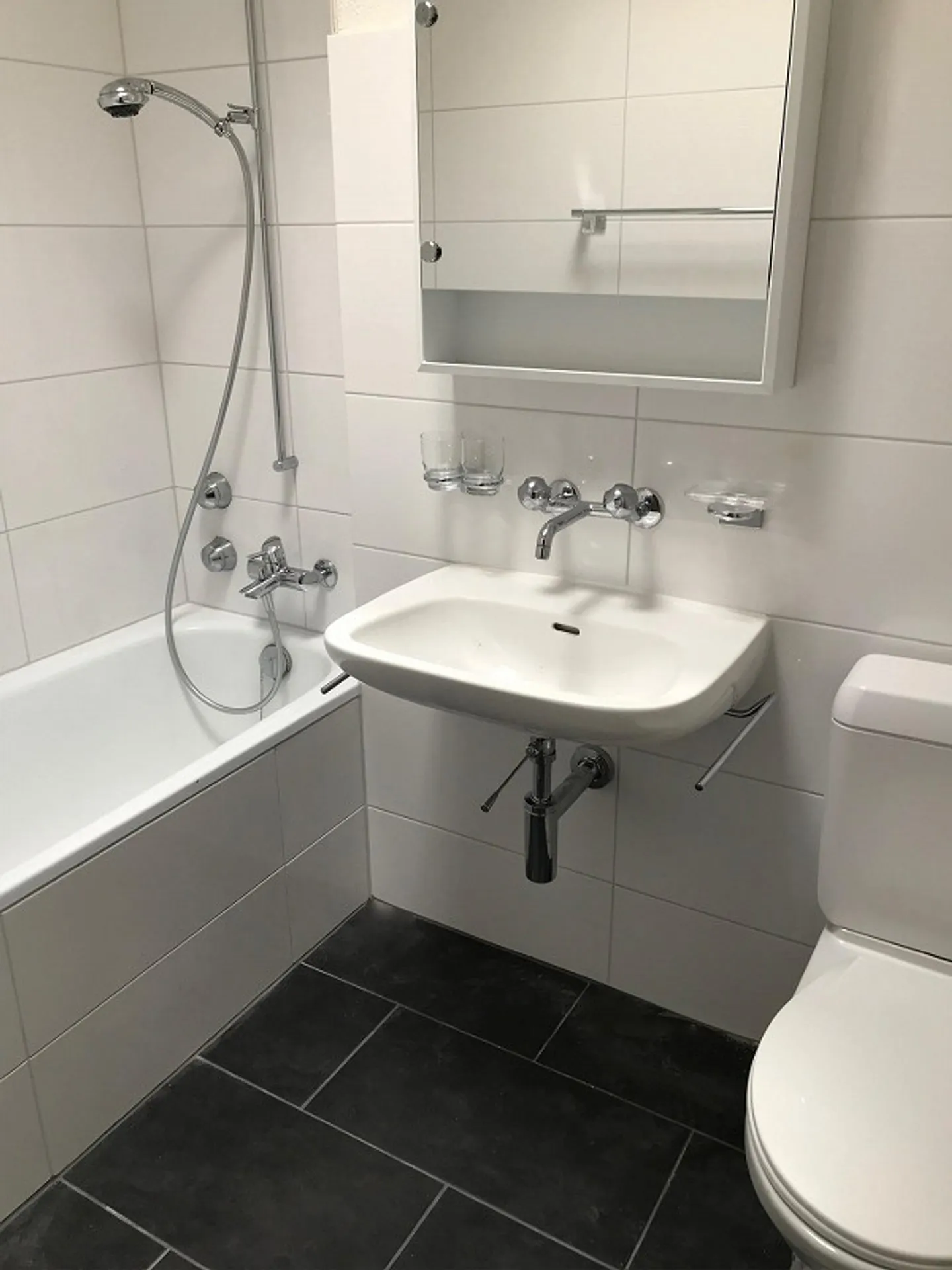 Helle 4.5 Zimmer Wohnung mit Cheminée und Balkon - Foto 9 von 16