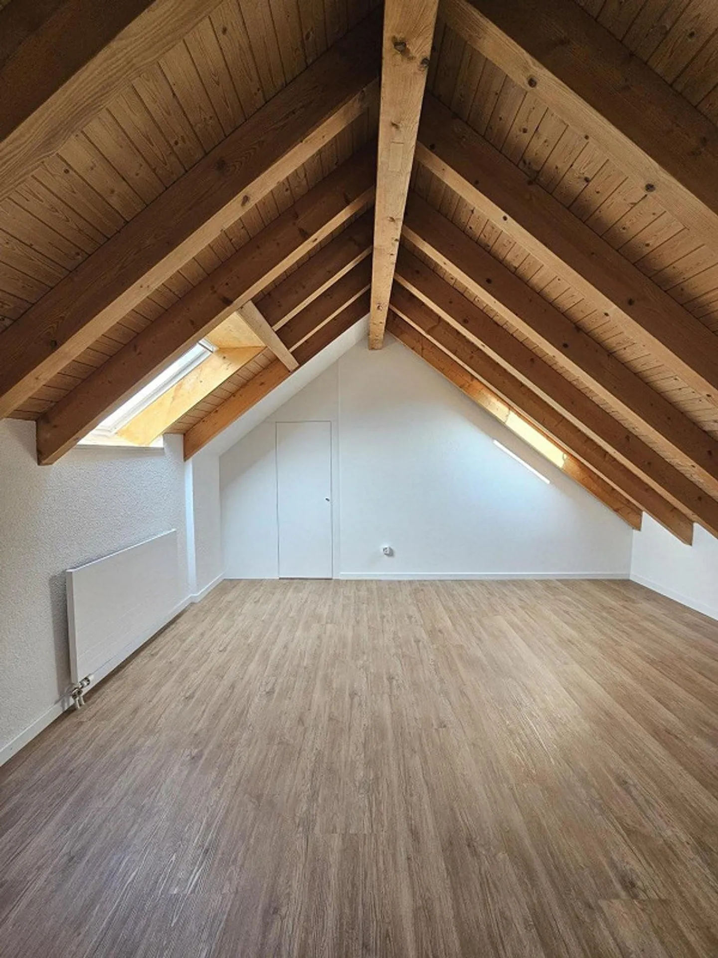 New partially renovated maisonette apartment - plenty of space for family or home office - Photo 8 of 13