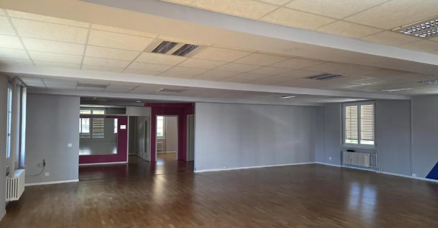 Espace de bureau spacieux à Neuchâtel - Photo 2 sur 7