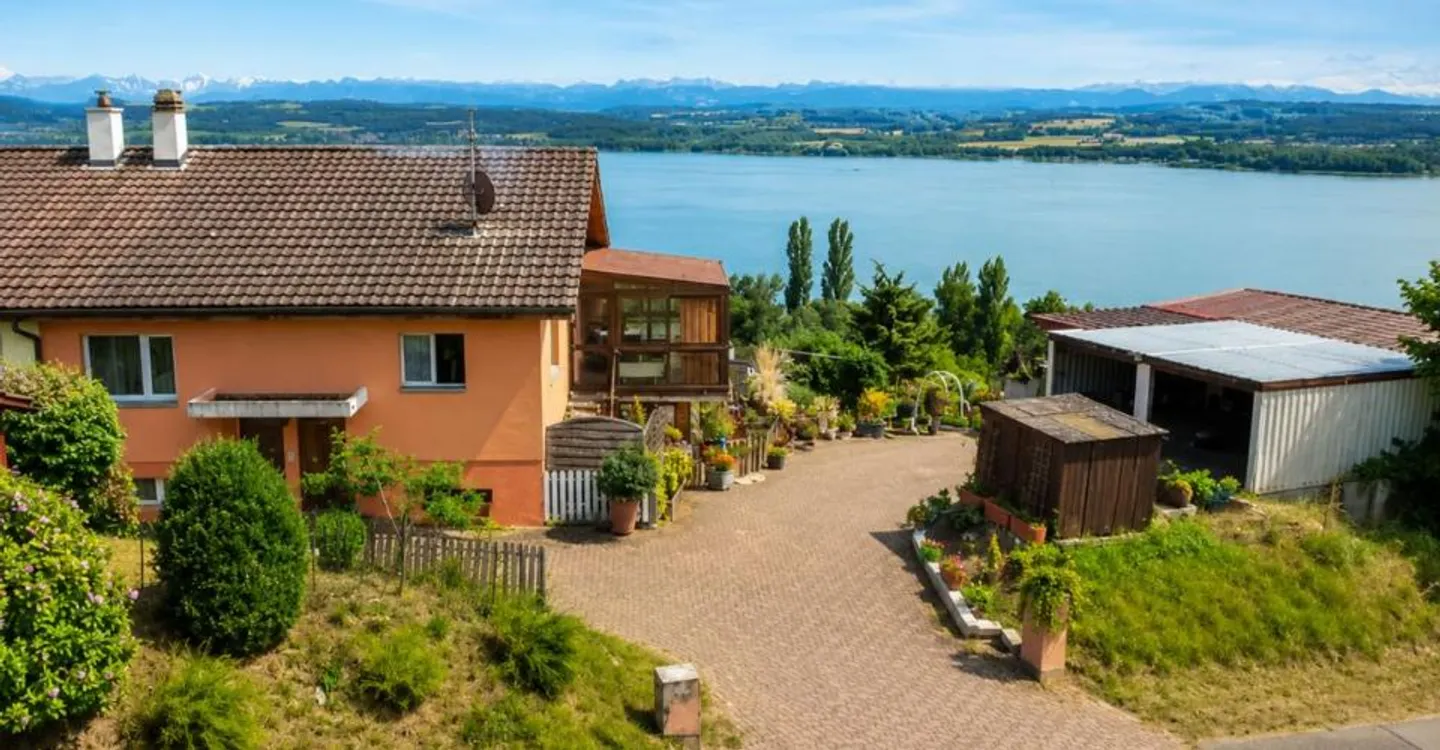 Reihenhaus in privilegierter Lage in Vallamand - Foto 1 von 13