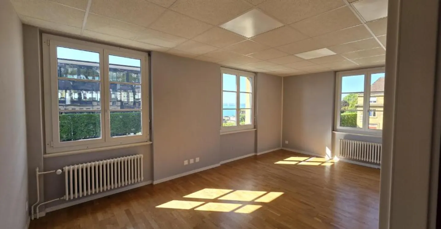 Espace de bureau spacieux à Neuchâtel - Photo 3 sur 7