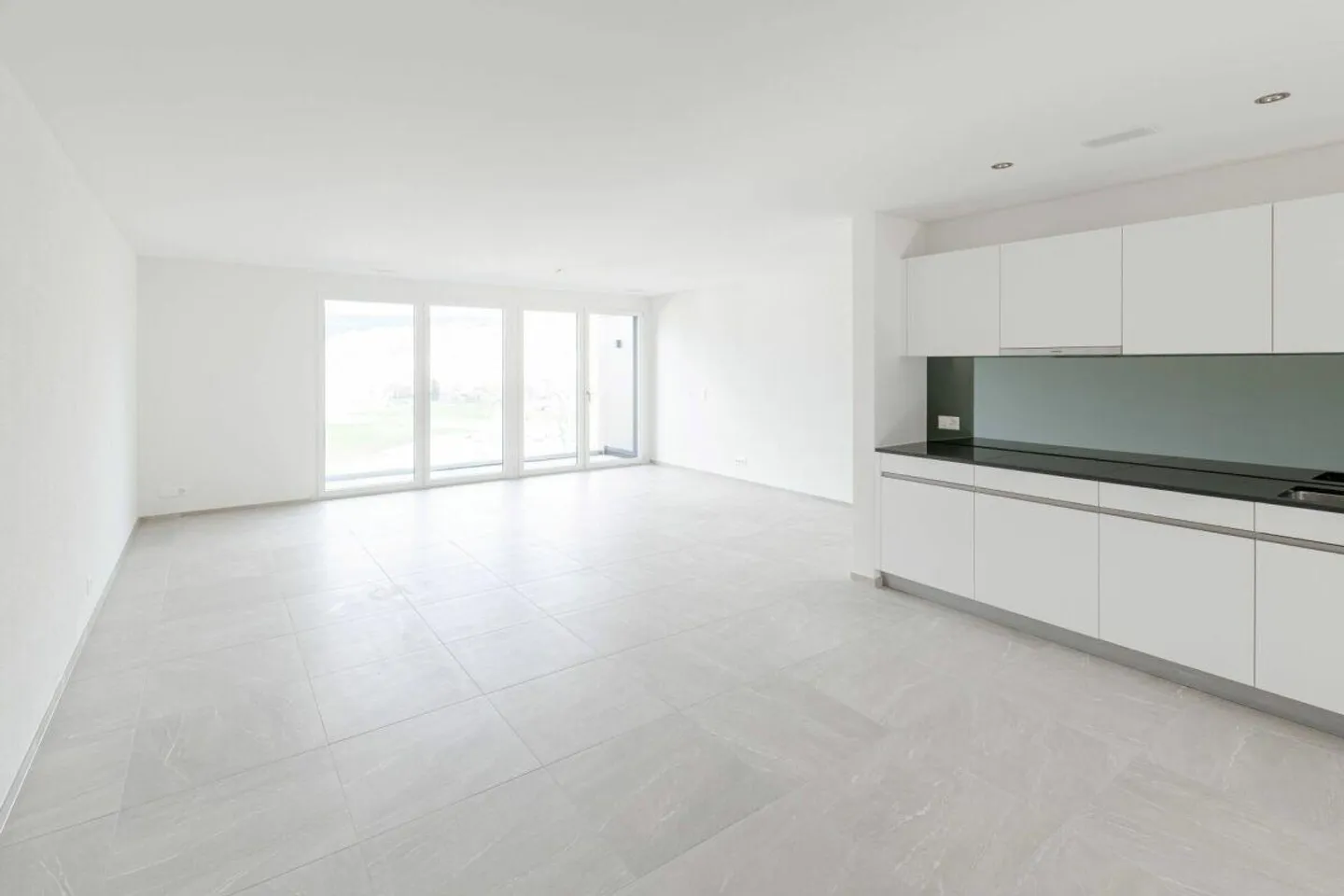 Beautiful Maisonette Apartment for Comfort in Aarau - Photo 2 of 10