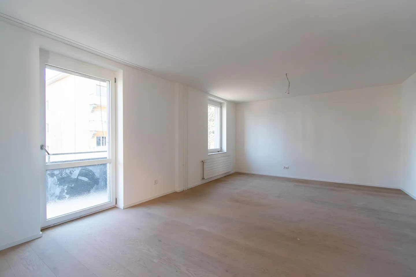 Ampio appartamento ristrutturato di 2,5 stanze con balcone - Foto 3 di 12