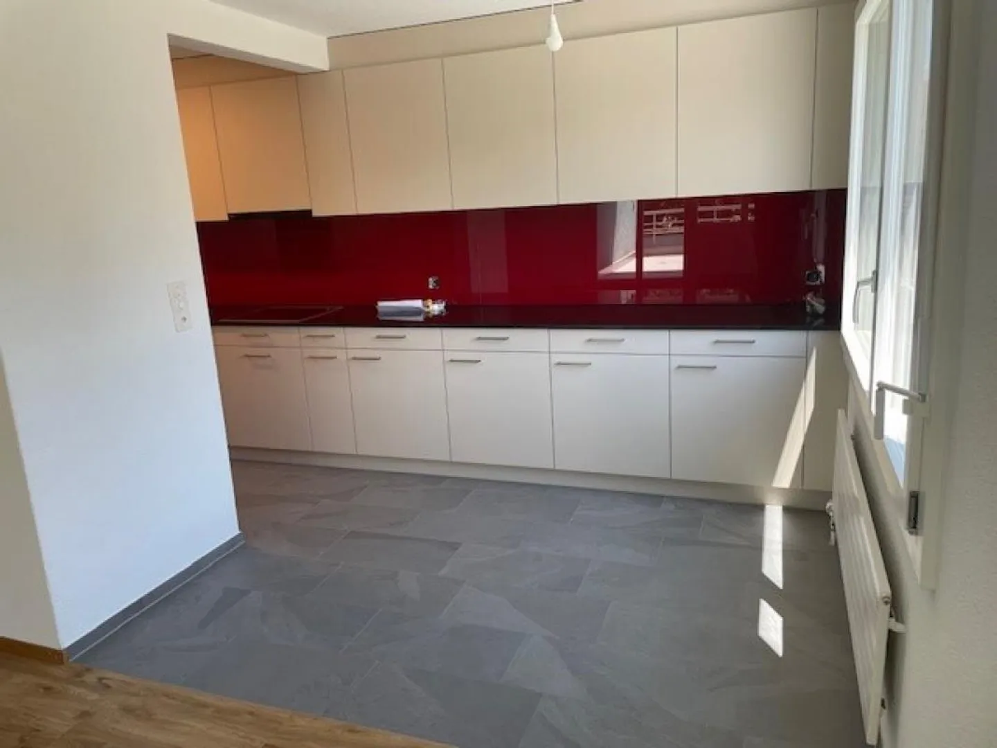 Ampio Appartamento con Nuova Cucina - Foto 2 di 9
