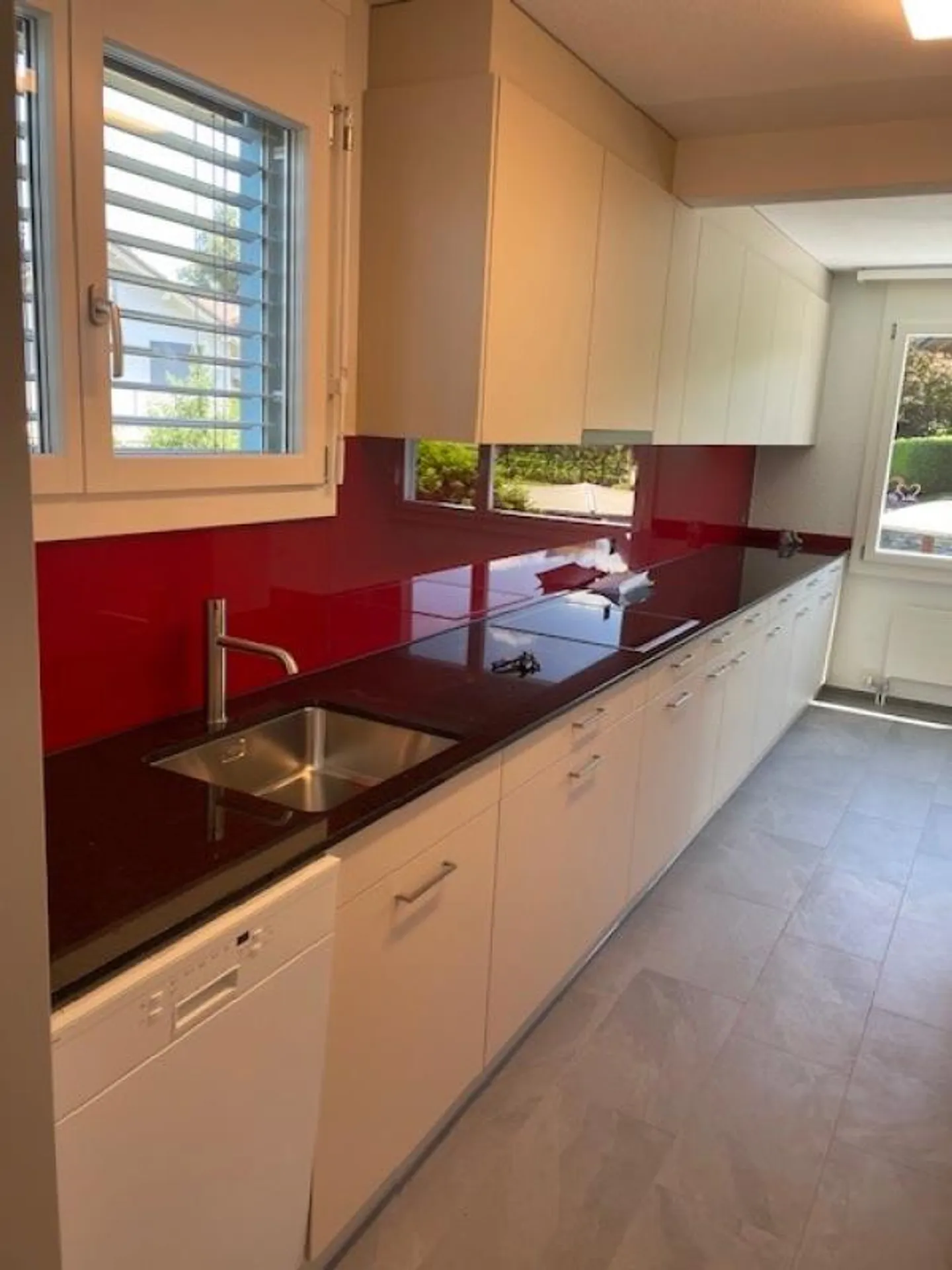 Ampio Appartamento con Nuova Cucina - Foto 3 di 9