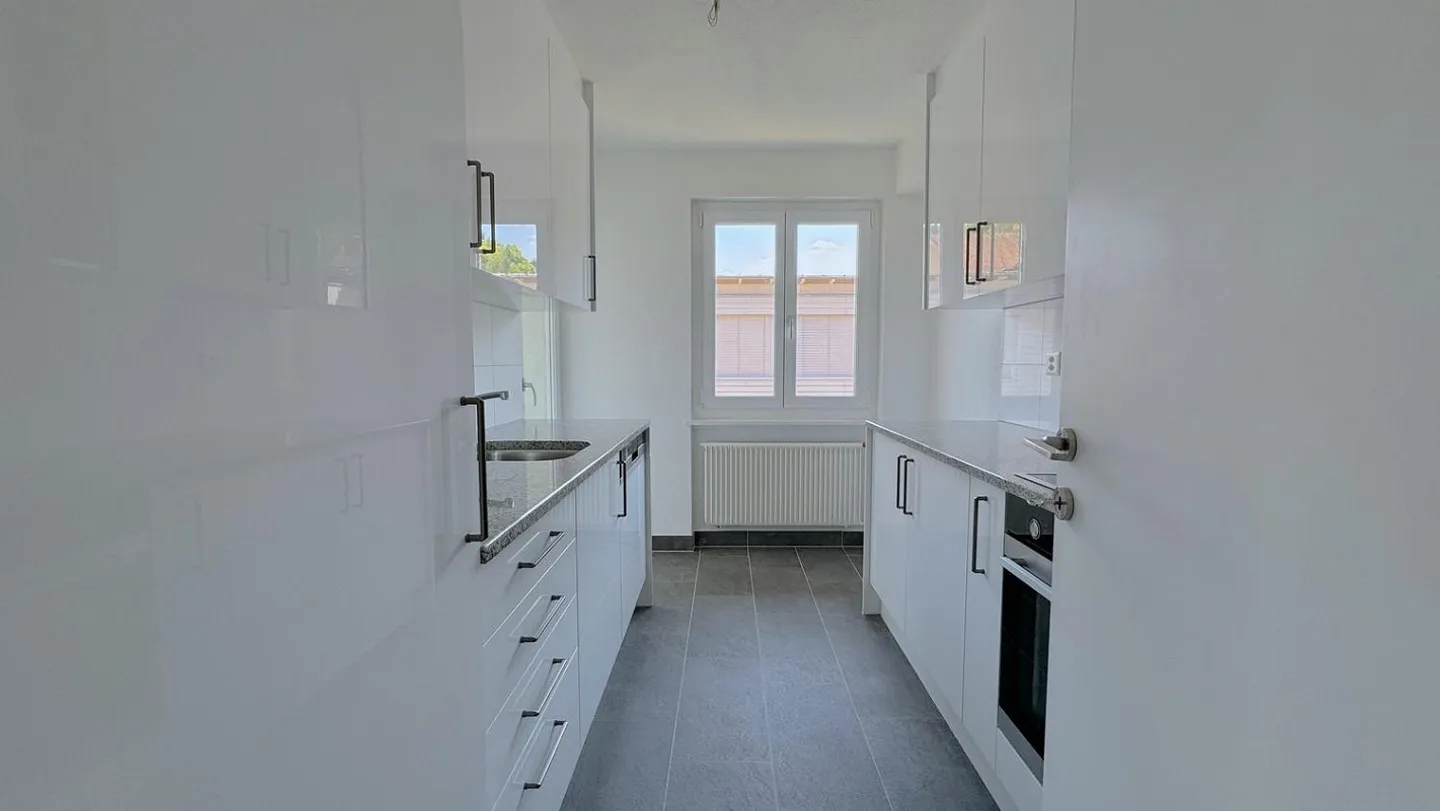Appartement lumineux de 3 pièces avec balcon à Murgenthal disponible immédiatement ! - Photo 4 sur 8