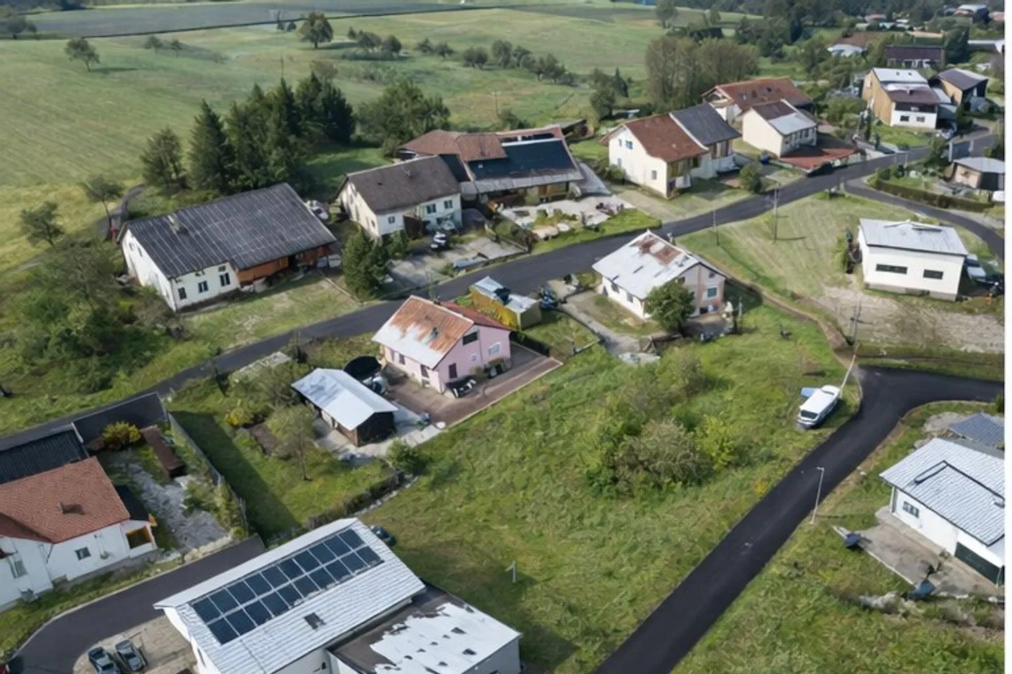 Terrain constructible à vendre - Photo 2 sur 5