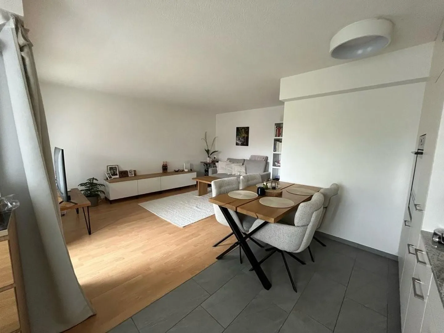 Appartement calme et ensoleillé à Schlieren - Photo 2 sur 6