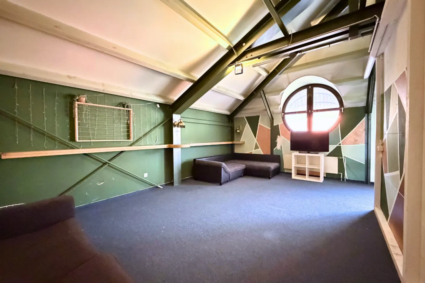 Espace multifonctionnel dans un emplacement privilégié - Photo 6 sur 9