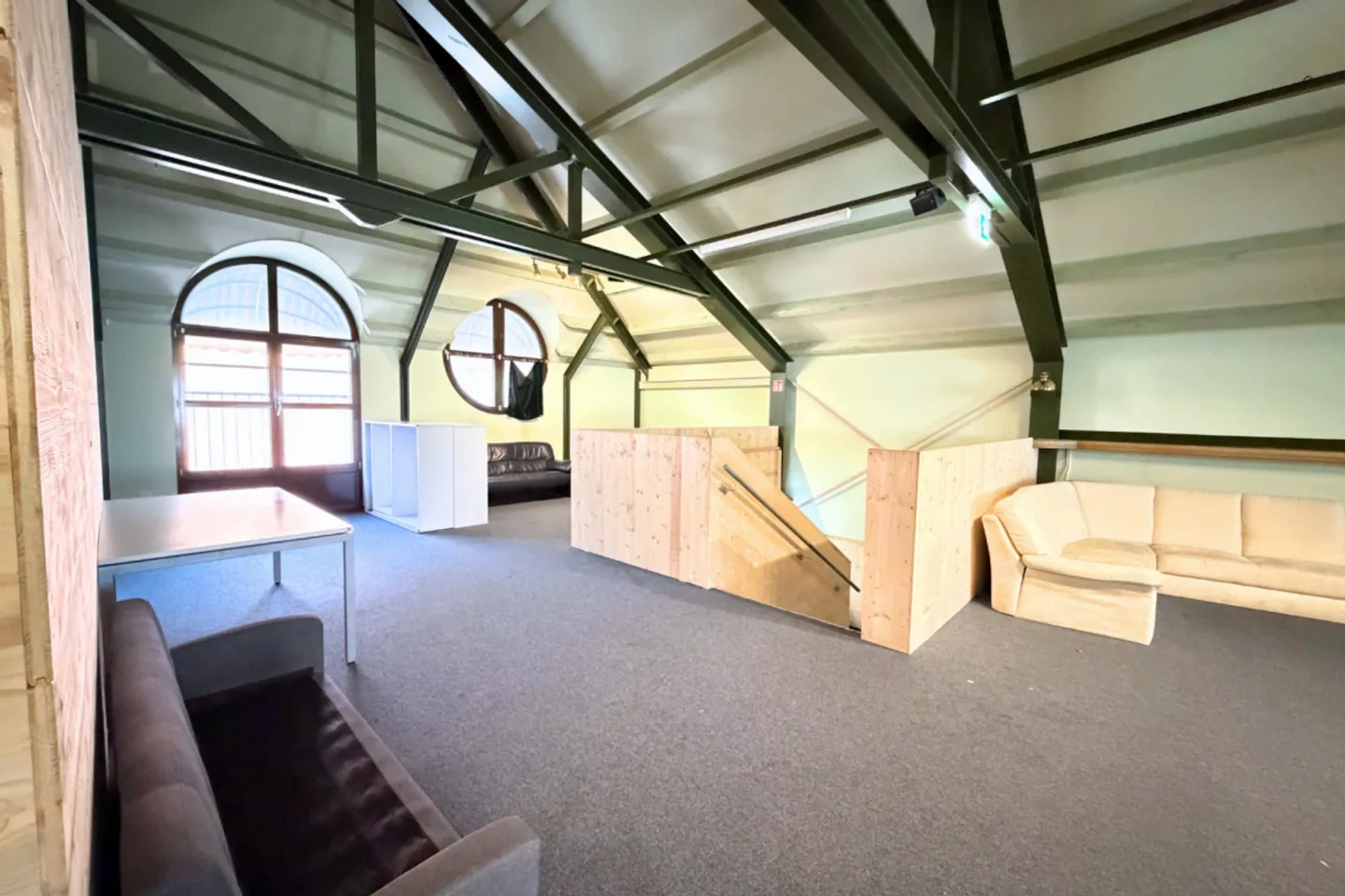 Espace multifonctionnel dans un emplacement privilégié - Photo 7 sur 9