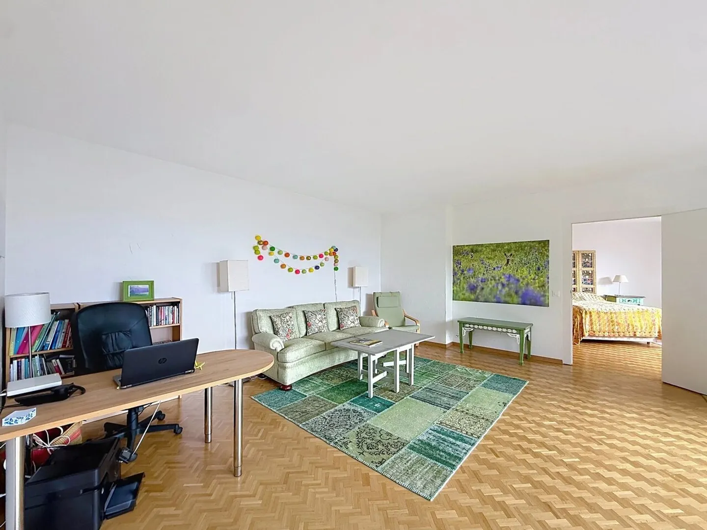 OAK-BOUGERIES | LARGE 4-ROOM APARTMENT WITH PASSAGE - PRIVILEGED ENVIRONMENT - Photo 4 of 9