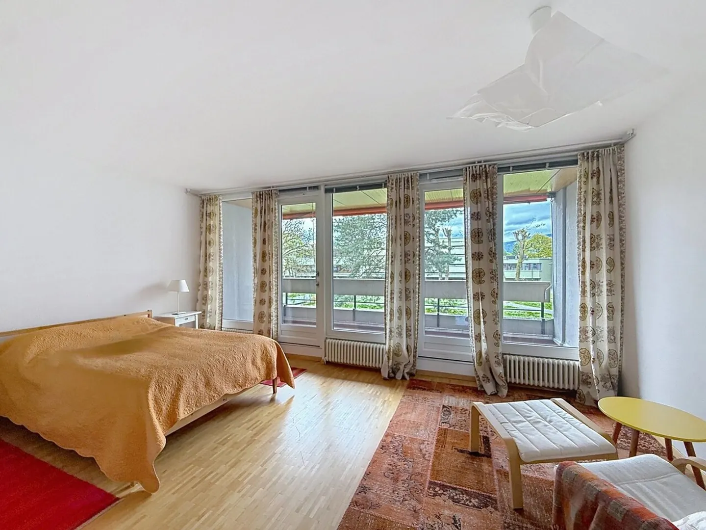 OAK-BOUGERIES | LARGE 4-ROOM APARTMENT WITH PASSAGE - PRIVILEGED ENVIRONMENT - Photo 6 of 9