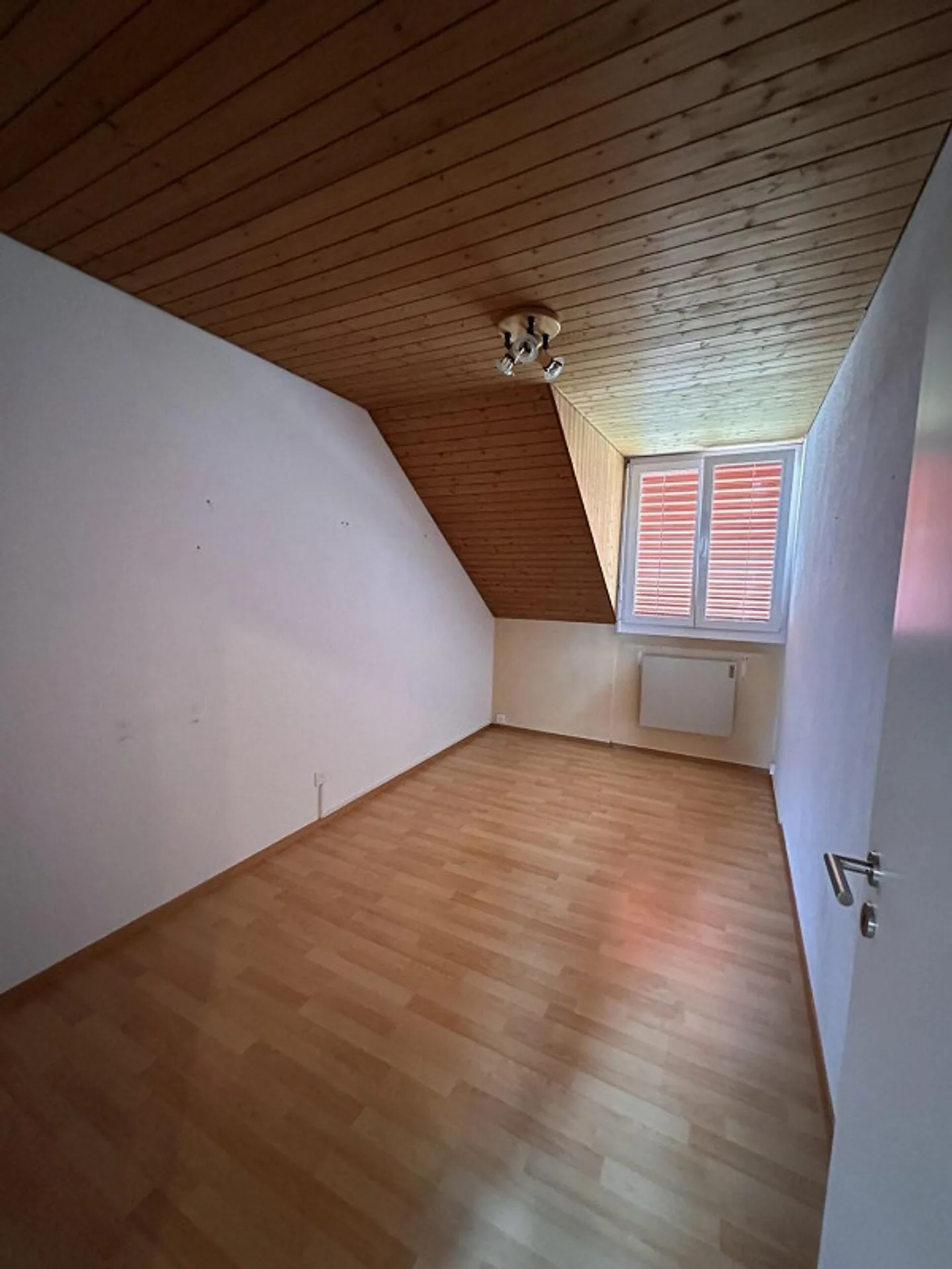 Ampio attico di 5.5 stanze nel cuore di Muri - Foto 3 di 13