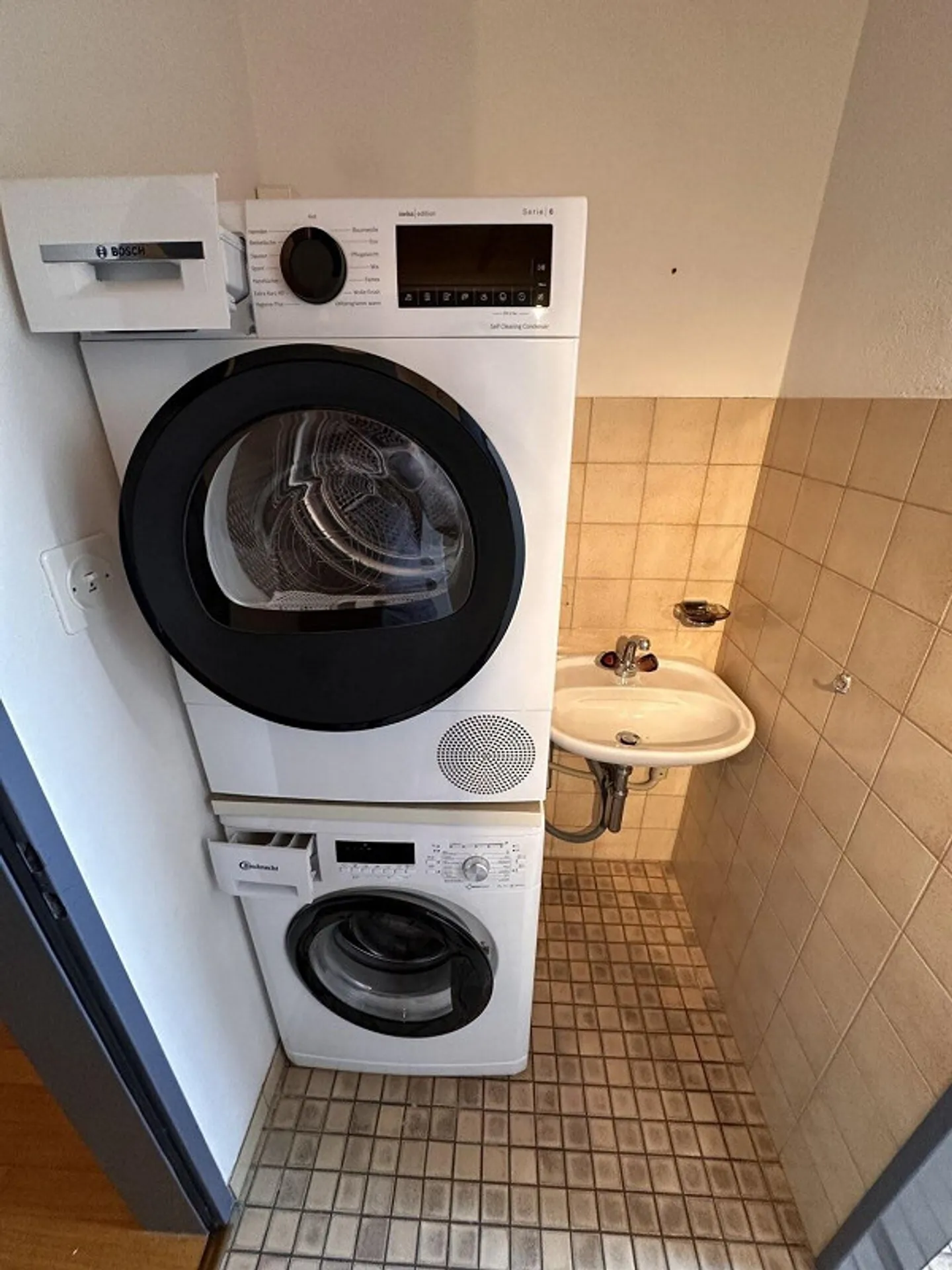 Ampio attico di 5.5 stanze nel cuore di Muri - Foto 10 di 13