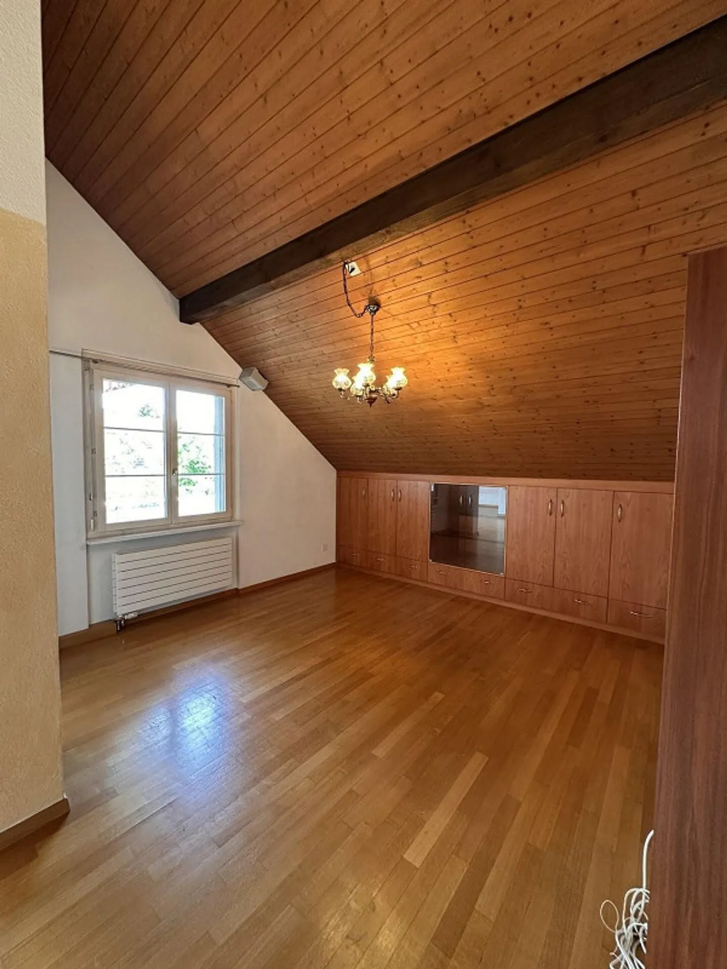 Ampio attico di 5.5 stanze nel cuore di Muri - Foto 12 di 13