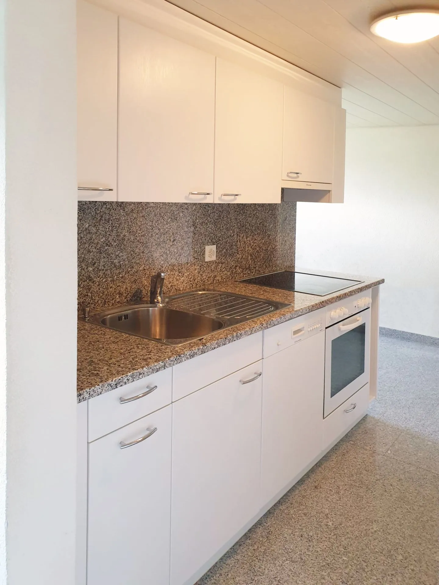 Sehr ruhiges Wohnen oder Arbeiten im Soussol - Foto 4 von 12