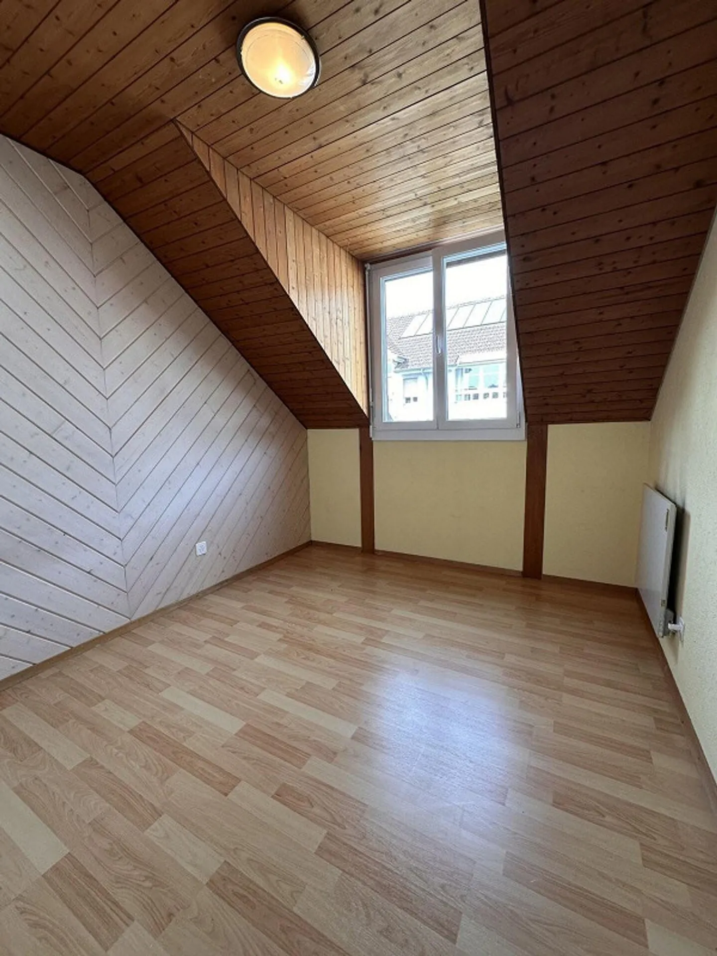 Ampio attico di 5.5 stanze nel cuore di Muri - Foto 5 di 13