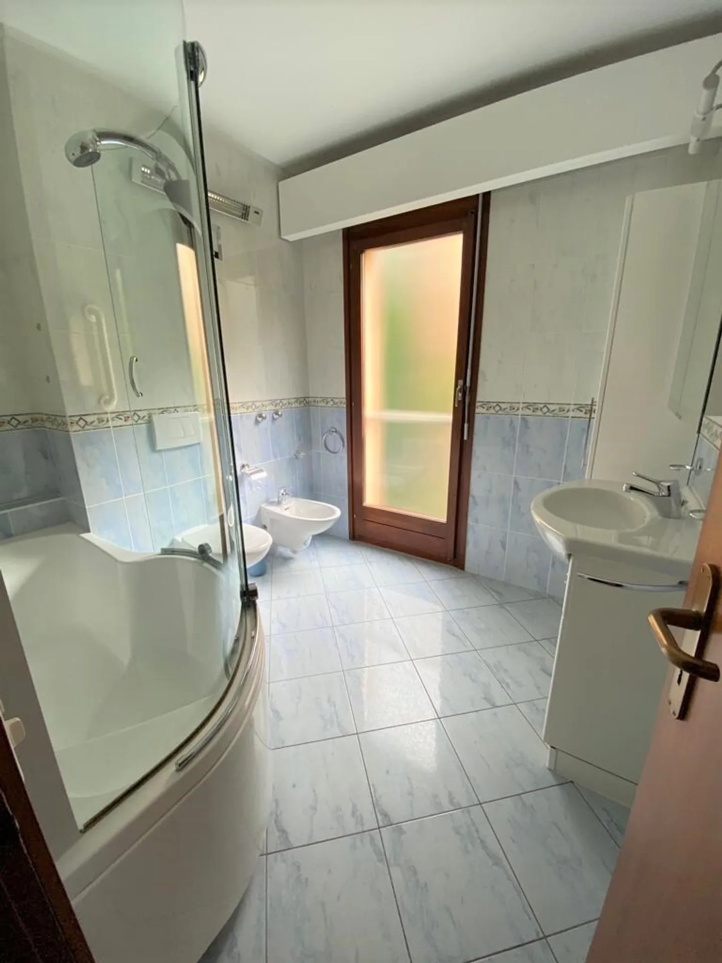 CASTAGNOLA
Appartamento ammobiliato 3.5 locali fronte lago - Foto 3 di 9