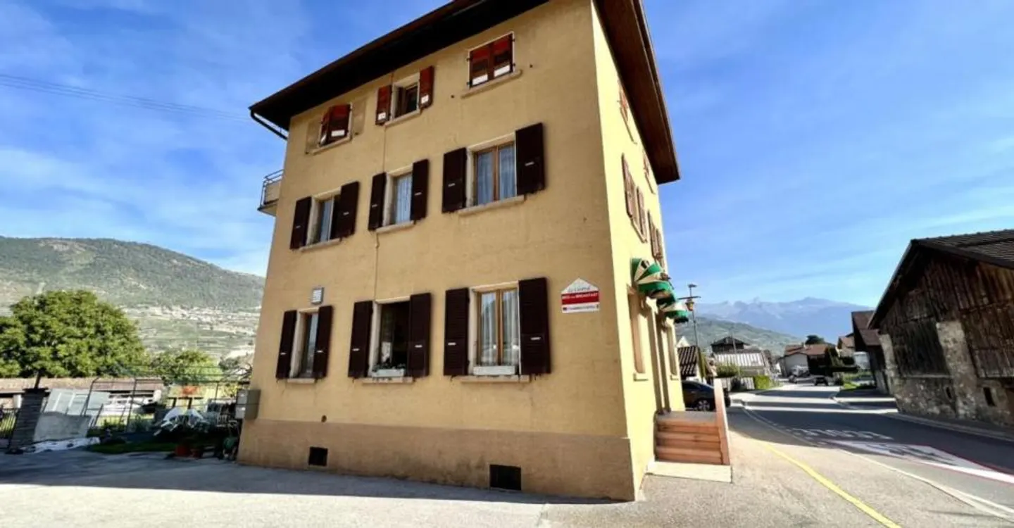 Casa di Villaggio con Grande Potenziale - Foto 2 di 11