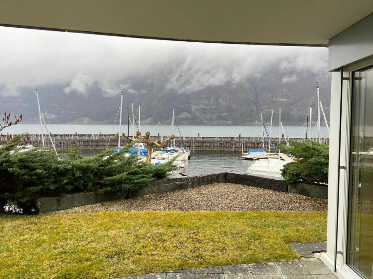 Appartamento al piano terra con vista lago - Posizione esclusiva tra lago e area sciistica - Foto 12 di 13