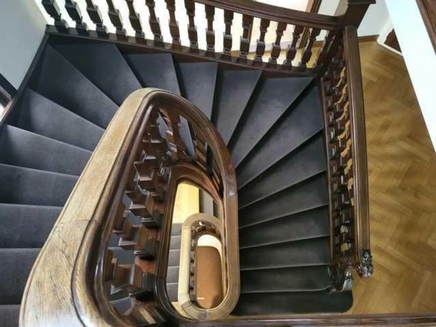 Ufficio mansardato in un edificio storico - Foto 2 di 5