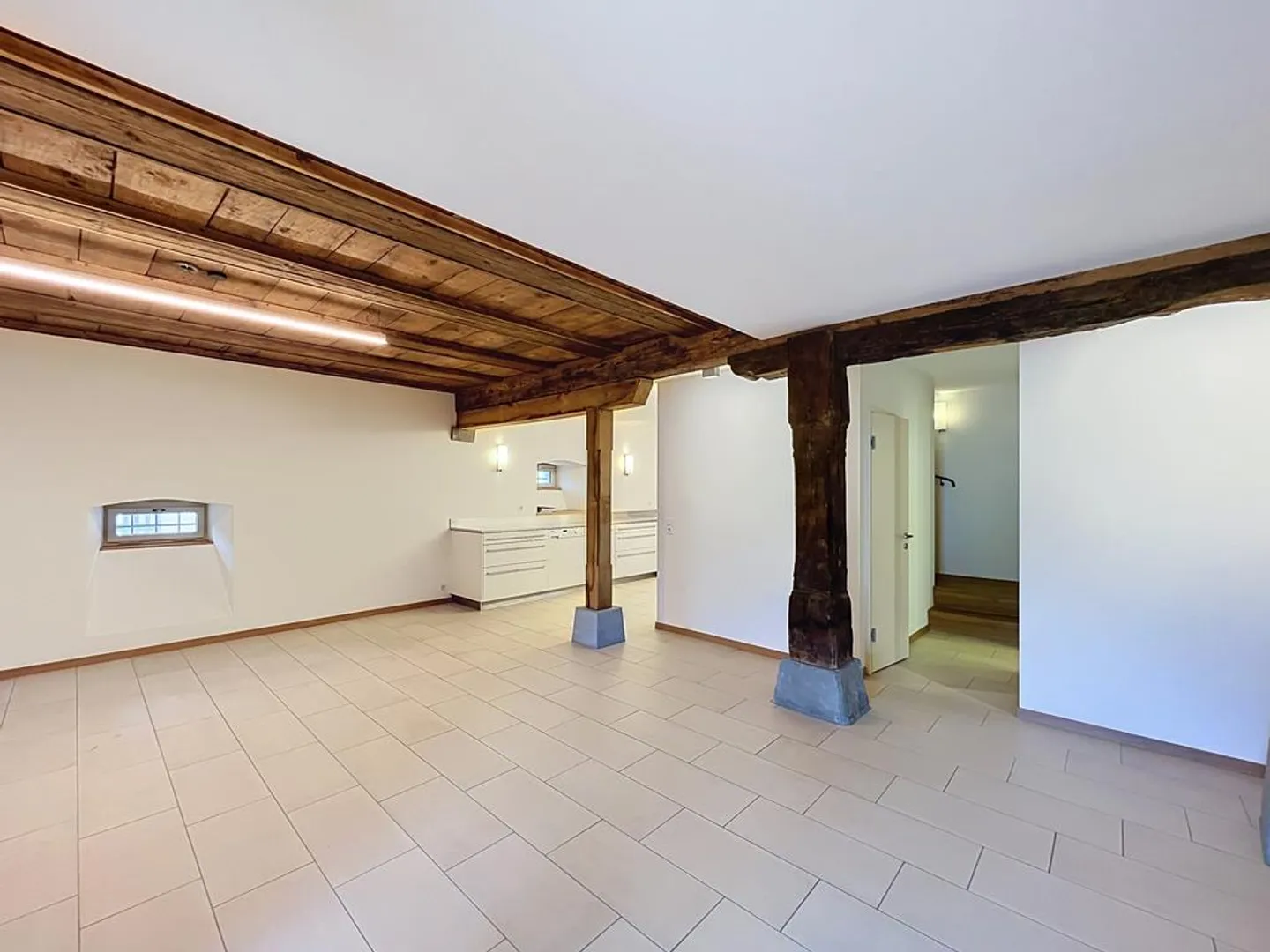 Beautiful unique 3.5-room maisonette apartment in a winemaker's house - Photo 4 of 11