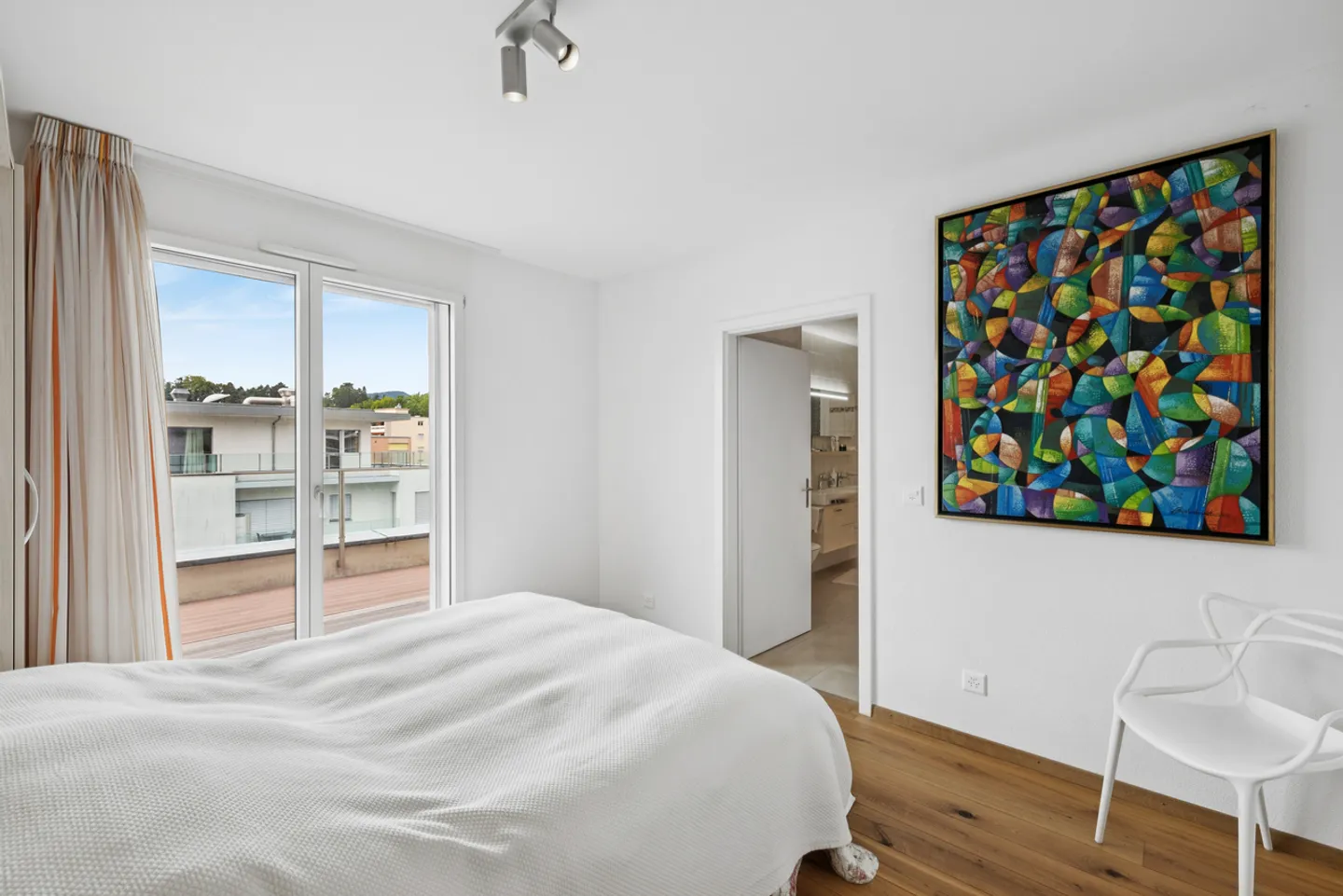 Splendido attico con ampia terrazza e vista sul lago - Foto 7 di 10