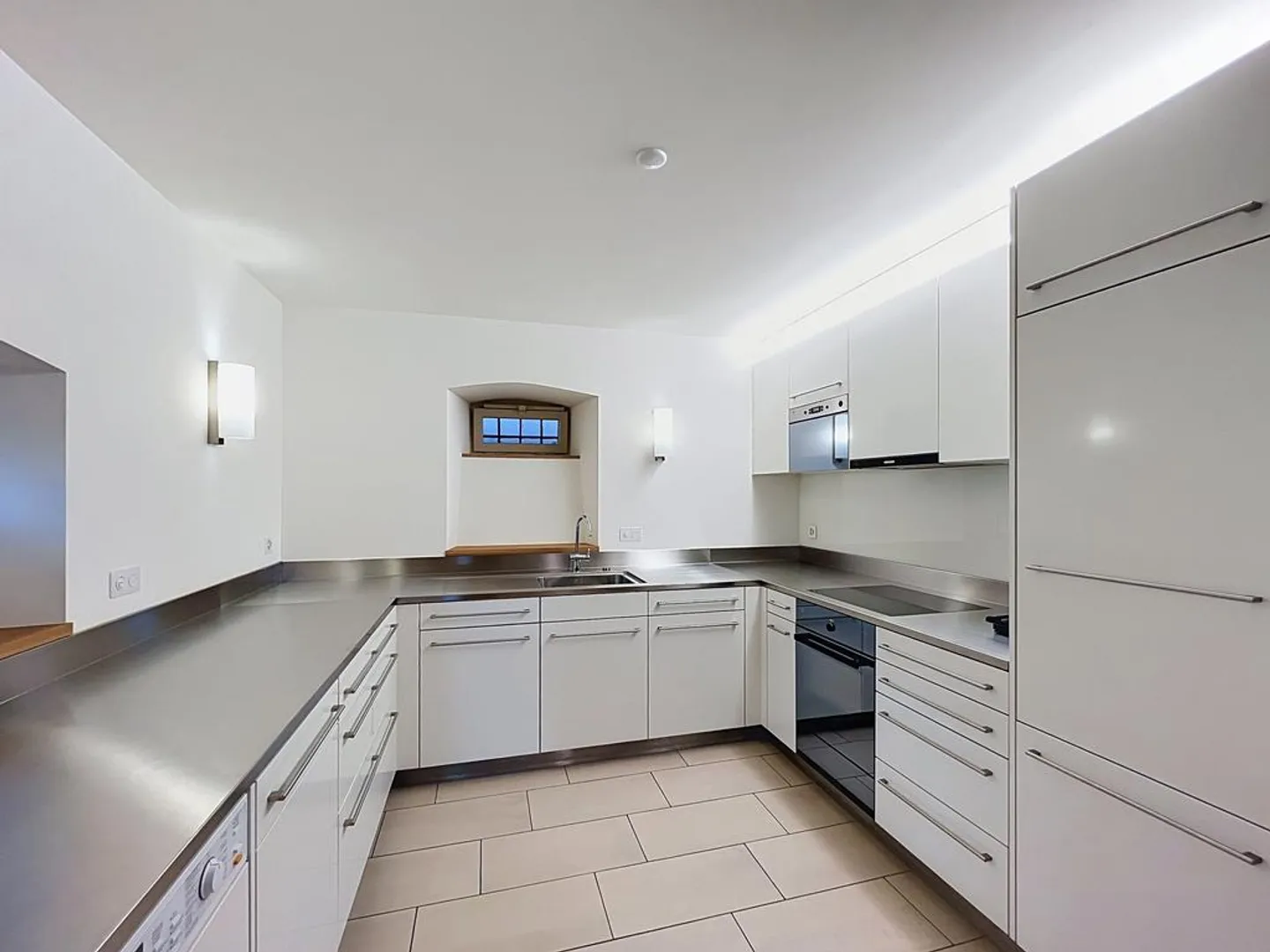 Beautiful unique 3.5-room maisonette apartment in a winemaker's house - Photo 2 of 11