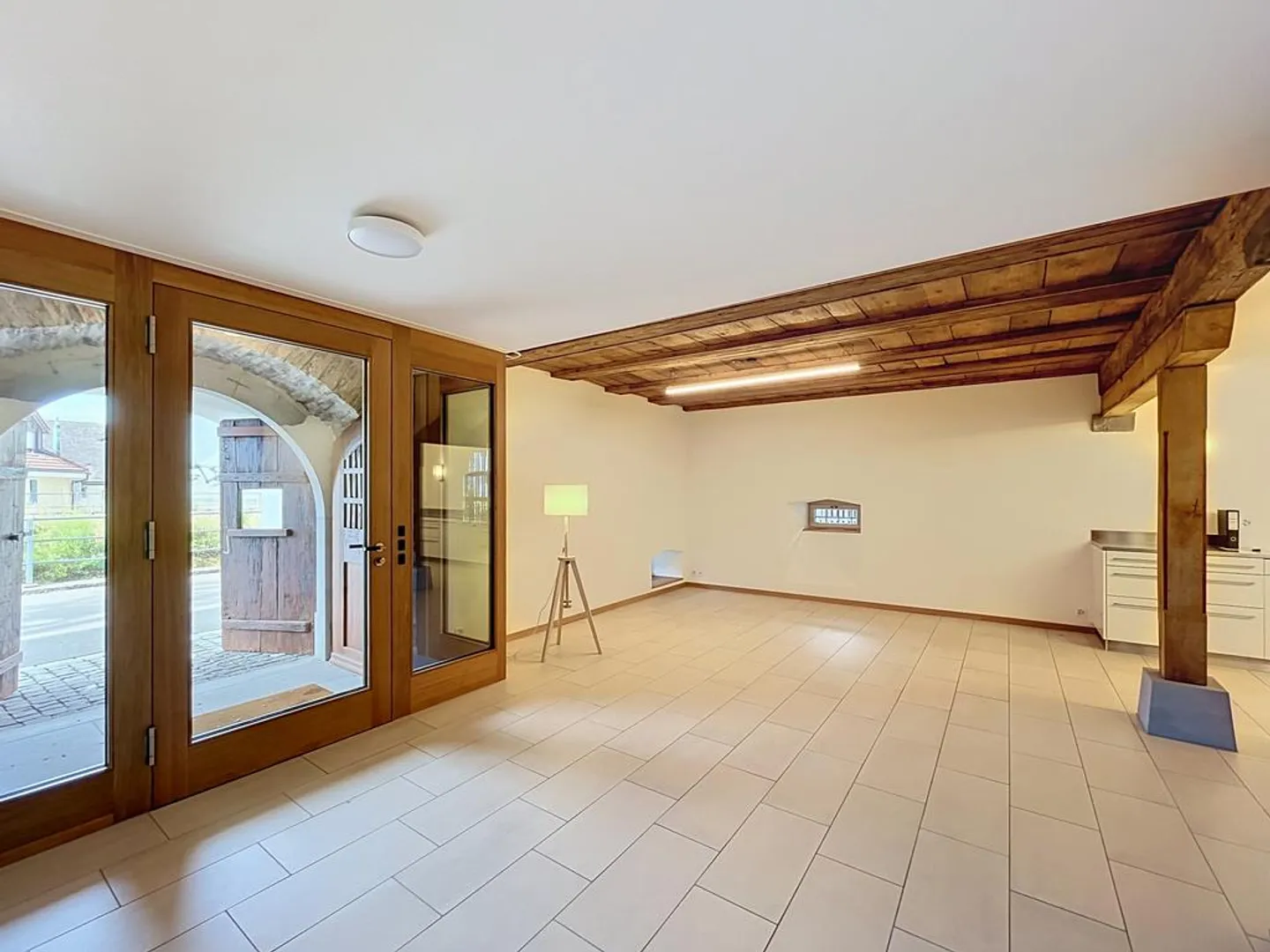 Beautiful unique 3.5-room maisonette apartment in a winemaker's house - Photo 5 of 11
